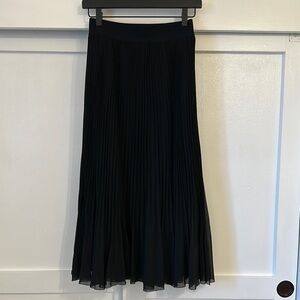 Aritzia Wilfred Black Pleated Skirt